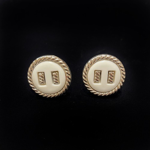 White & silver round earrings