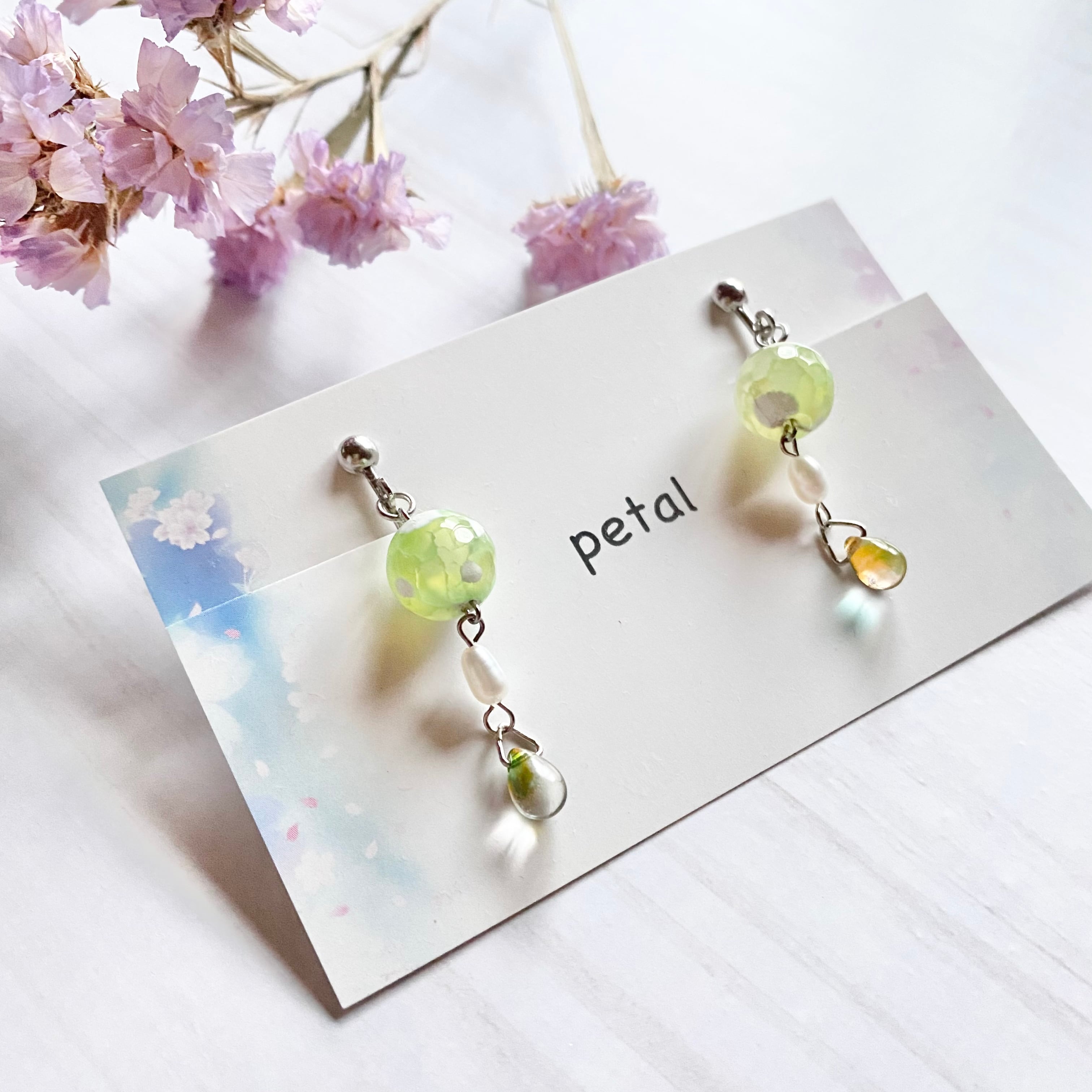 とんぼ玉イヤリング(ミントグリーン) | petal