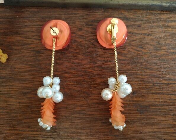 【SALE】オレンジとパールのお花ピアスorイヤリング(vintage botton)