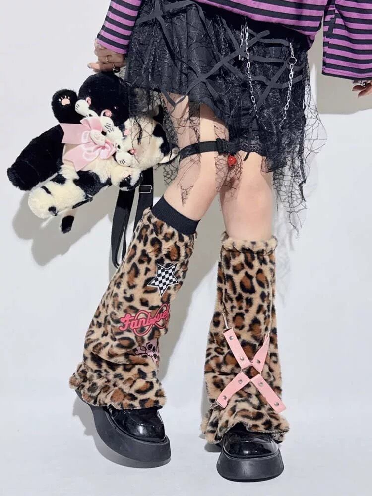 病みかわいい 個性的 モコモコファーヒョウ柄レッグウォーマー
