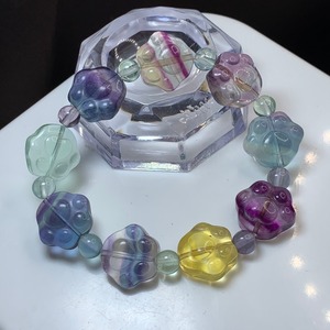 1.カラフル☆肉球フローライト・ブレスレット