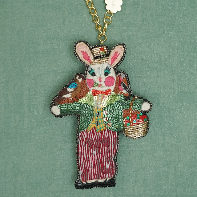 刺繍チャームブローチ Nathalie Lété The basket and the rabbit