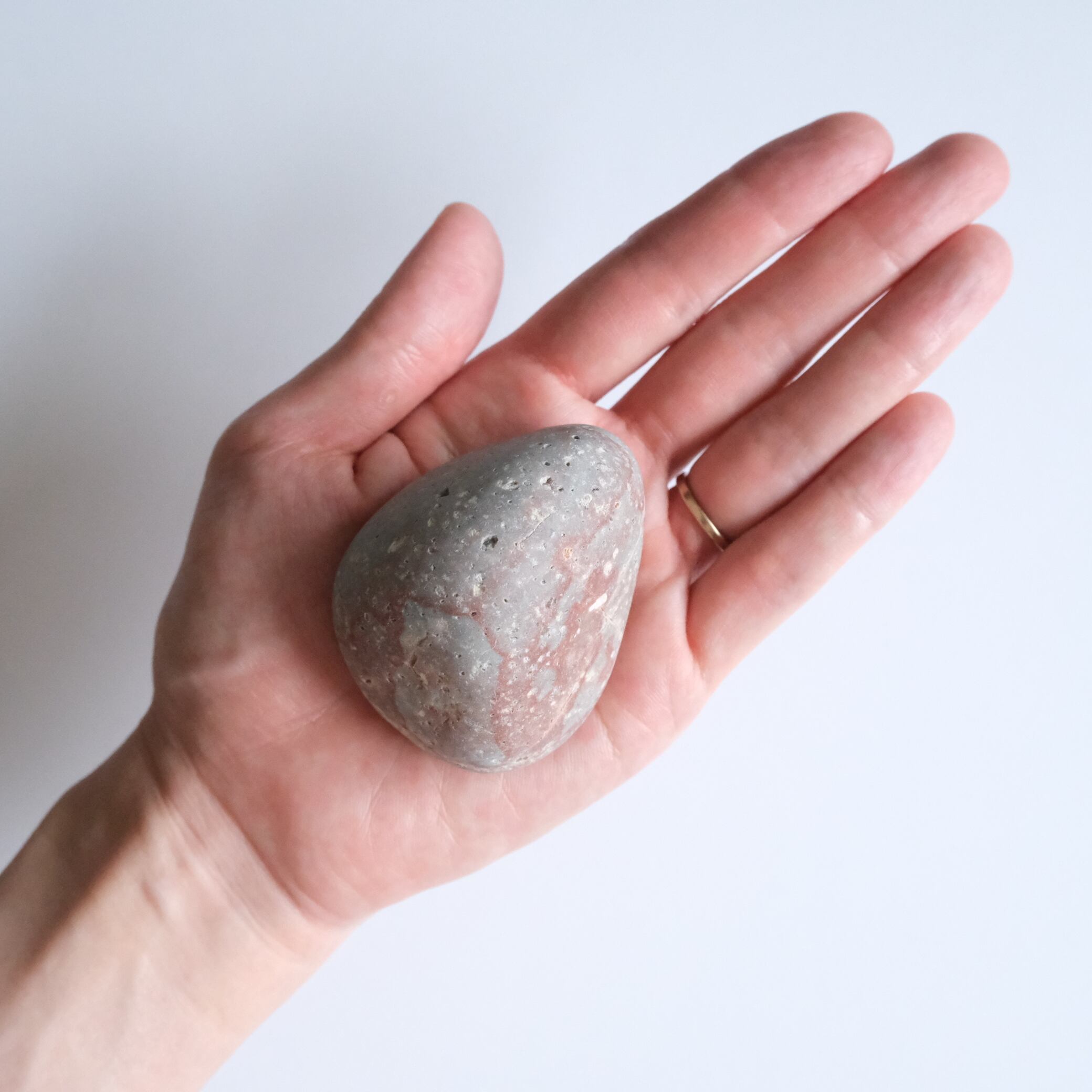 姫川薬石（赤虎） 〇 流紋岩質凝灰岩（りゅうもんがんしつぎょう