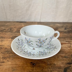 小さな手描きのカップ&ソーサー2