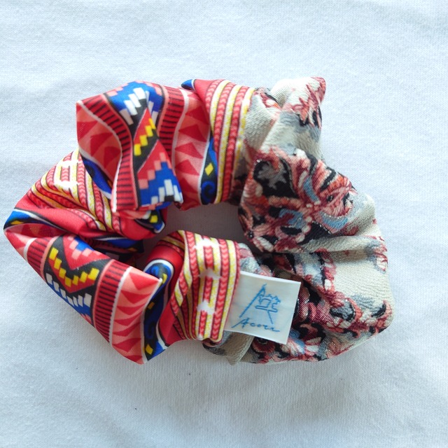 バイカラーシュシュ Big Scrunchie フィリピン生地 レッド×グレー 着物リメイク kimono