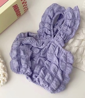 ドッグ 犬 小型犬 ドッグウェア 室内着 ドレス ベスト 細身 ストレート フリル 袖無し 肩出し 襟無し ベーシック ふわふわ 薄手 シャーリング 透け感 かわいい きれいめ シンプル 上品 おしゃれ レトロ 個性的 エレガント モダン かっちり ヴィンテージ ラブリー キュート プリンセス フェアリー 都会的 ラグジュアリー ベーシック プレッピー フレンチ シック 無地 夏 サマーシーズン 夏服 男の子 女の子 成犬 デート お出かけ お泊まり アウトドア リゾート カフェ ガーデン 散歩 ウォーキ