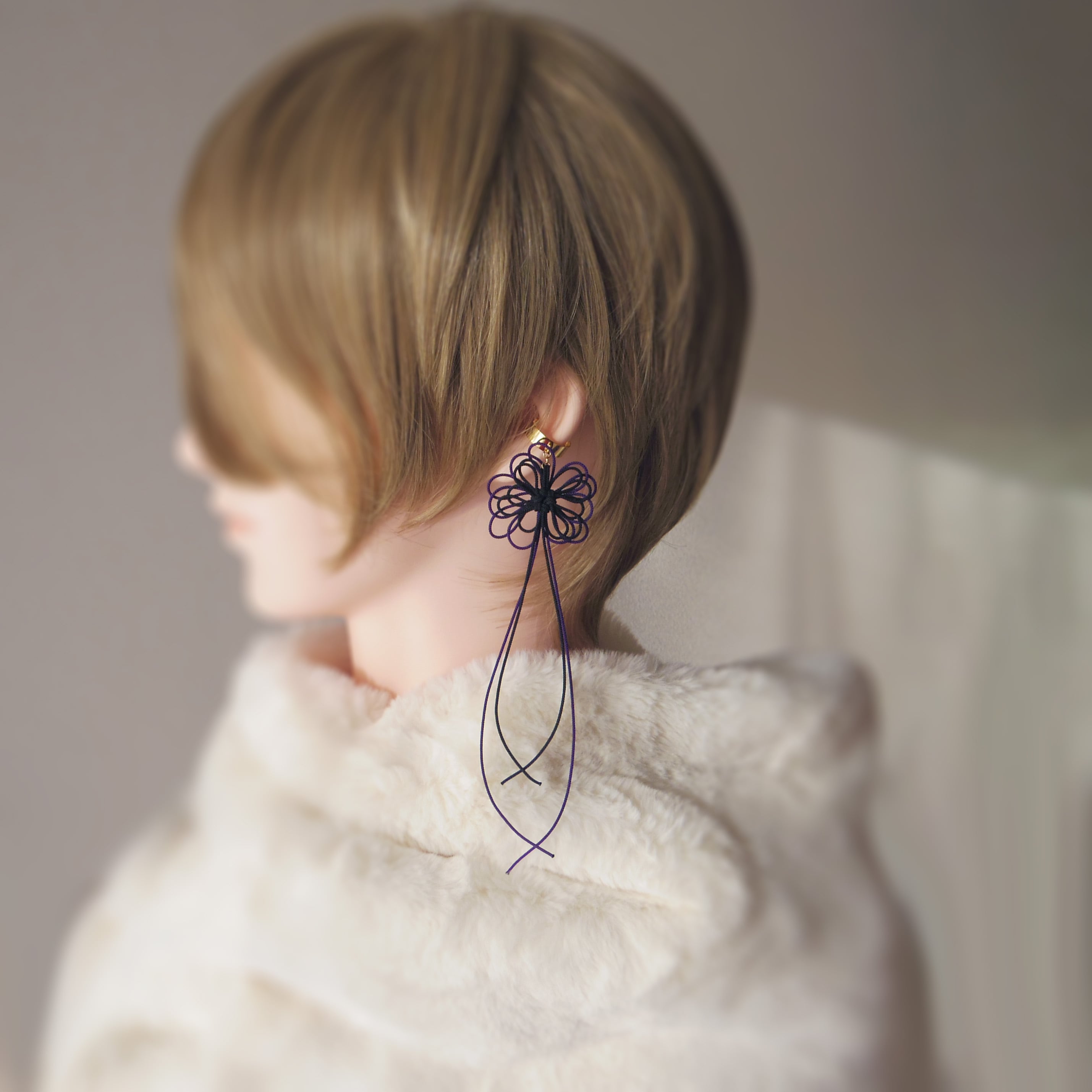 かたっぽイヤーカフ「うたつたえ」(黒×紫)