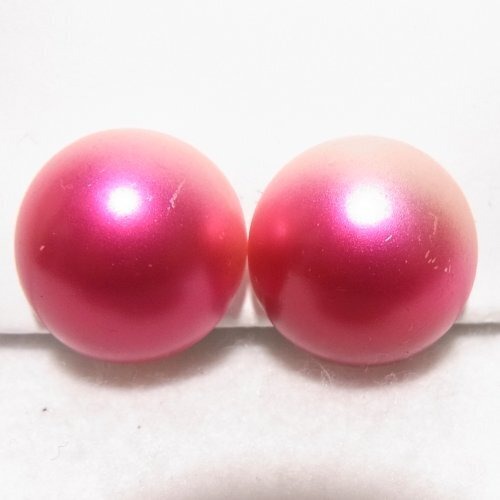 ヴィンテージイヤリング　赤いプラスティック製ドーム　ヴィンテージアクセサリーの格安セール　K1029E