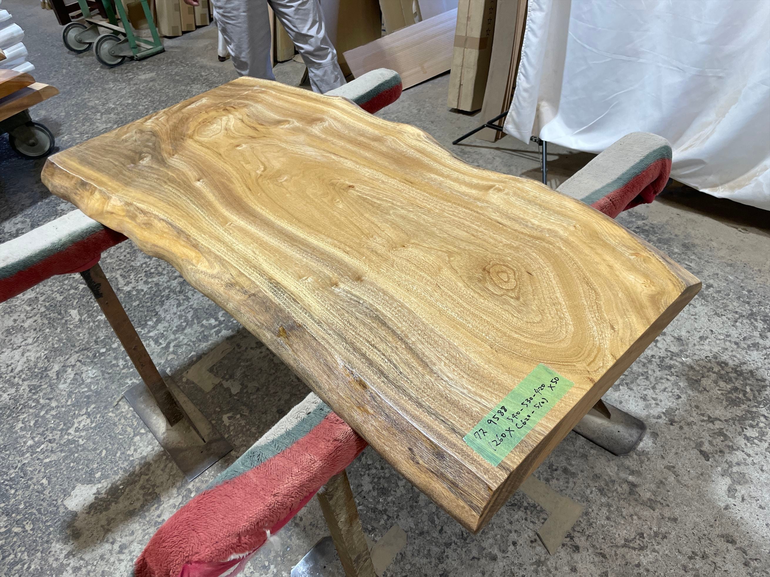 クス9588 楠 一枚板無垢材 1260x540-530-420x50mm ダイニングテーブル ローテーブル センターテーブル 天板 樟 くすのき