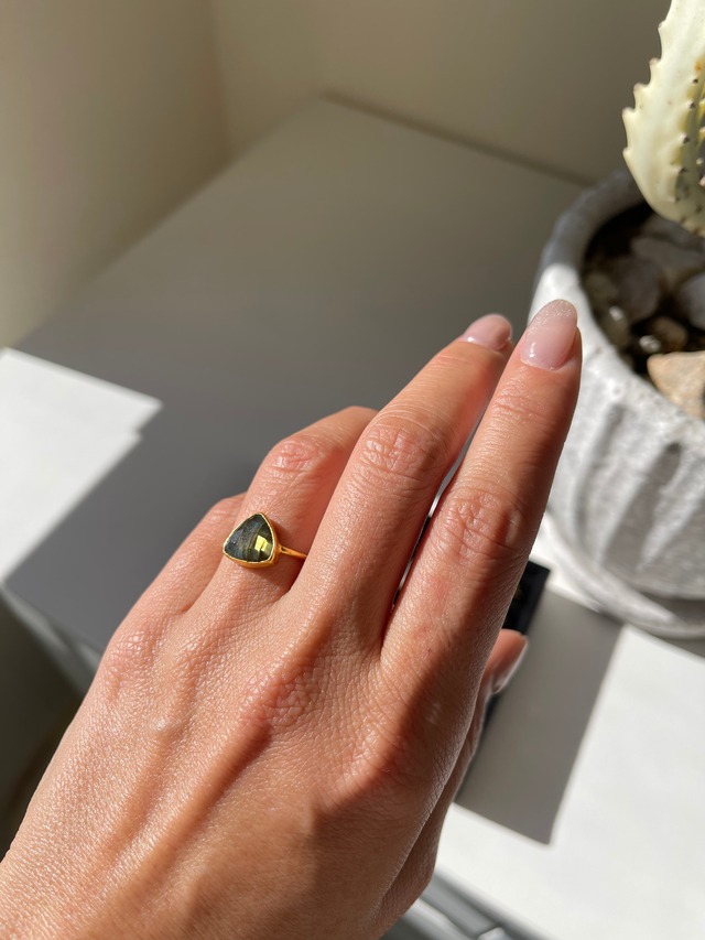 Labradorite medium triangle ring B/ラブラドライトミディアムトライアングルリングB