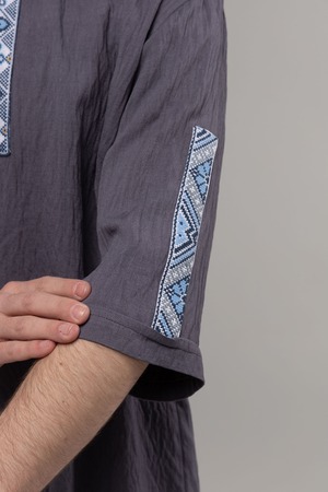 【男女兼用モデル】ウクライナ手刺繍ヴィシヴァンカ　半袖　フリーサイズ