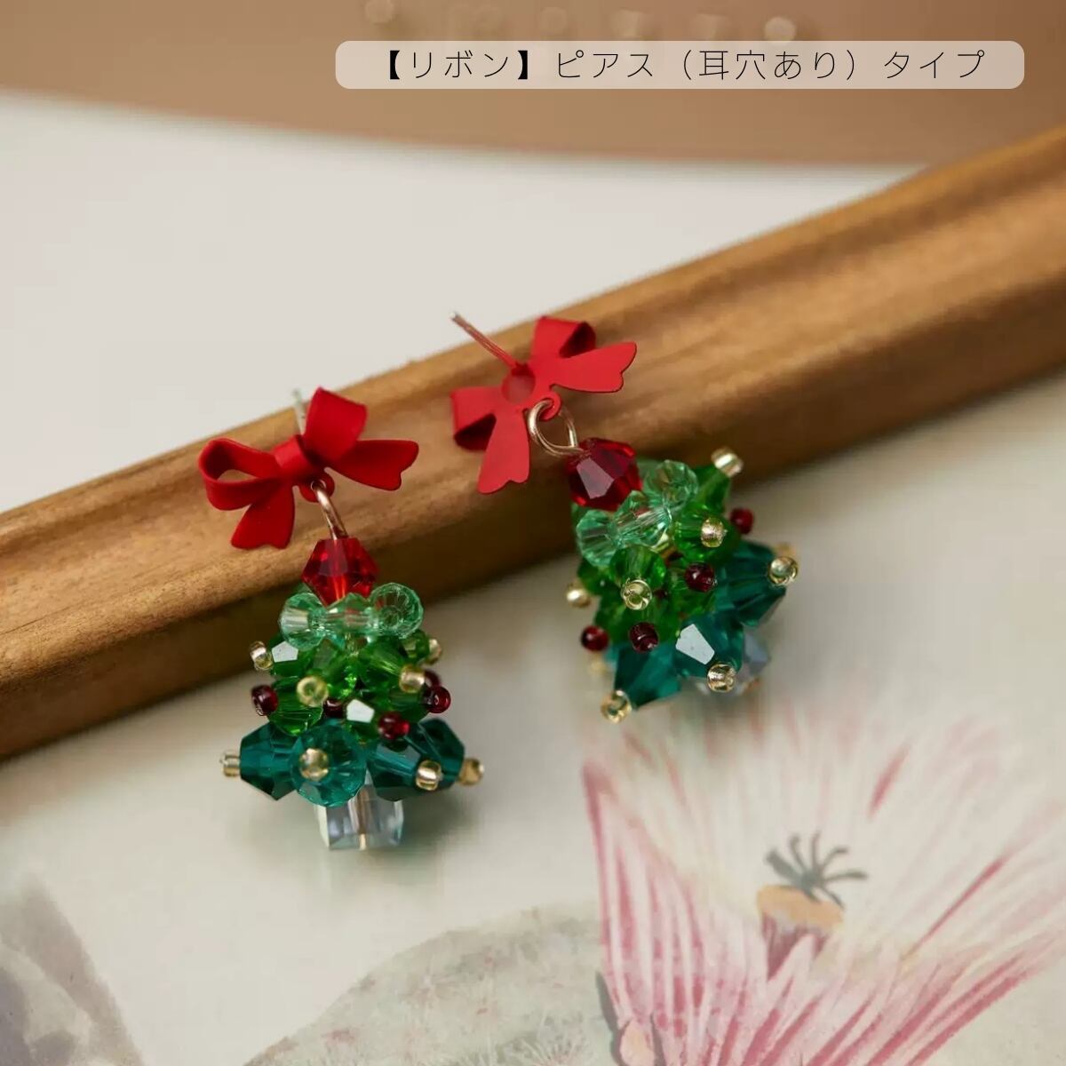 HY 202 . クリスマスツリー ピアス／イヤリング レディース 赤リボン