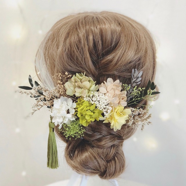 大人シックなイエロー グリーンのヘッドドレス ウェディング ブライダル 結婚式 成人式 卒業式 浴衣 袴 着物 和装 前撮り 髪飾り タッセル ヘアパーツ ドライフラワー くすみ ダスティー The Anniversary