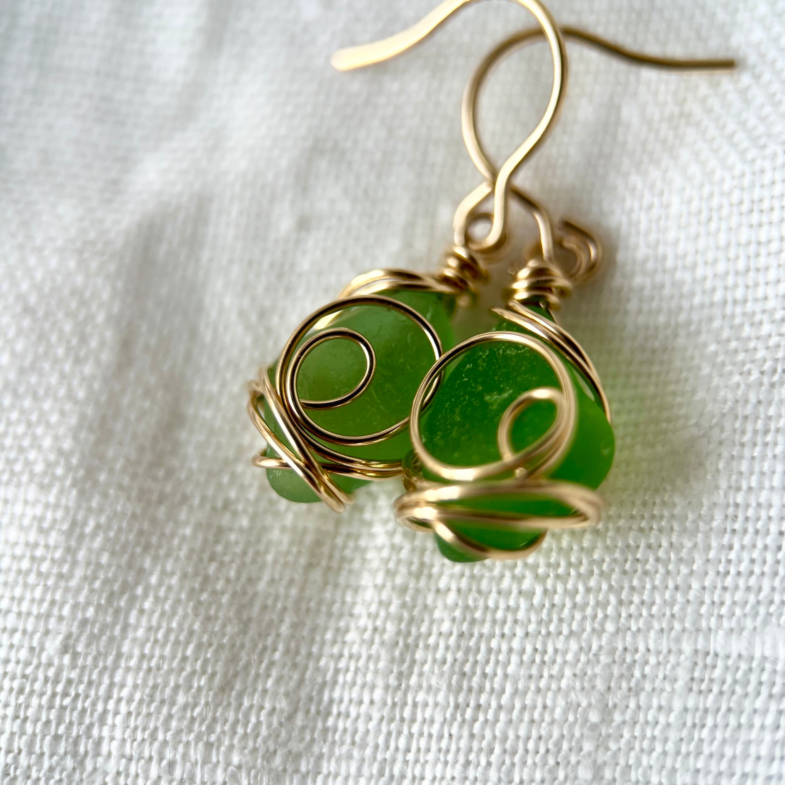 徳島シーグラス・14K》生き生きと生きるグリーンシーグラスのフック