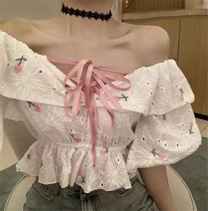 活気に満ちた少女 韓国ファッション スリムフィット フリル ニット 袖なし 短いスタイル トップス