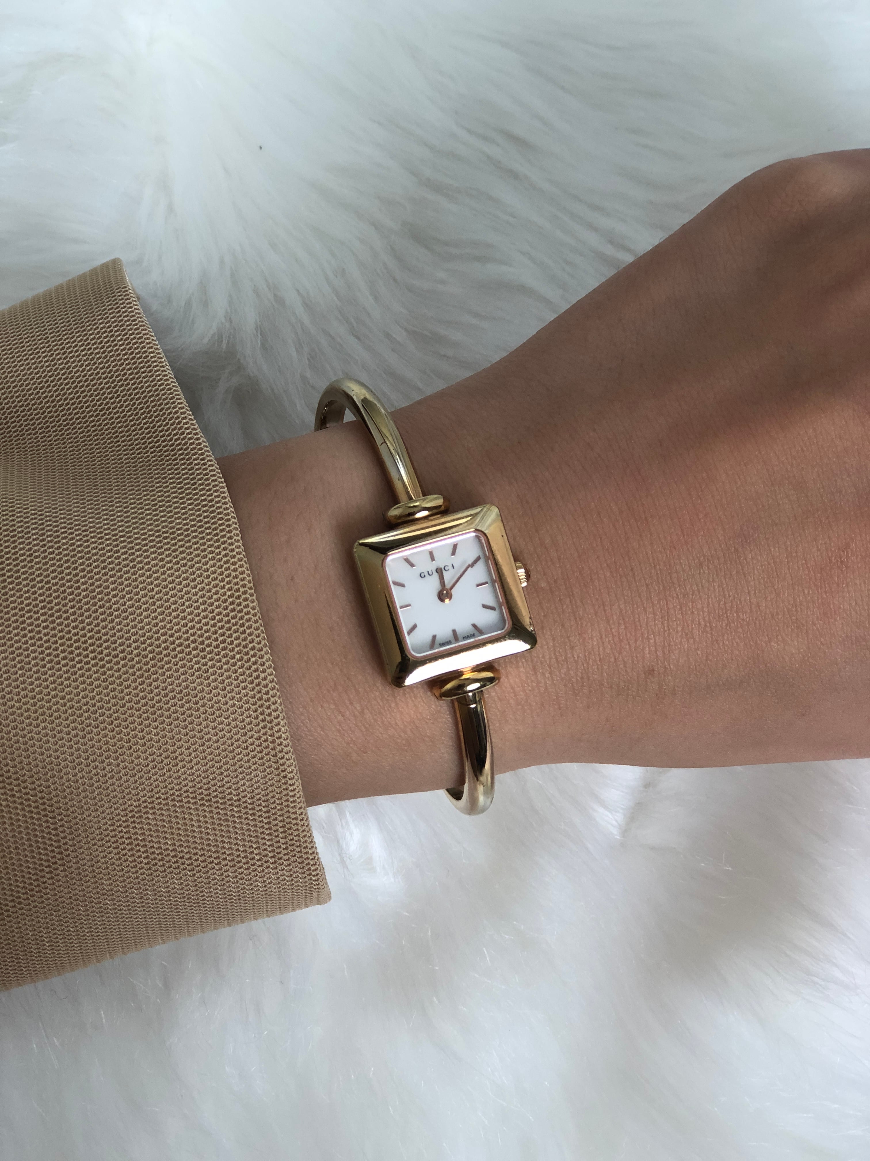 ゴールドトーン スクエアフェイス 時計　稼働　ジャンク　1900L GUCCI グッチ 腕時計 ゴールド スクエア ステンレススチール 1900L
