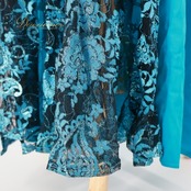 ベリーダンス オリエンタル 衣装 グリーン系 ベラ Bella ラインストーン スパンコール 緑 黒 レース 豪華 装飾 華やか ダンス衣装 アーム飾り 腕飾り チョーカー キラキラ 煌びやか セクシー ブラック系