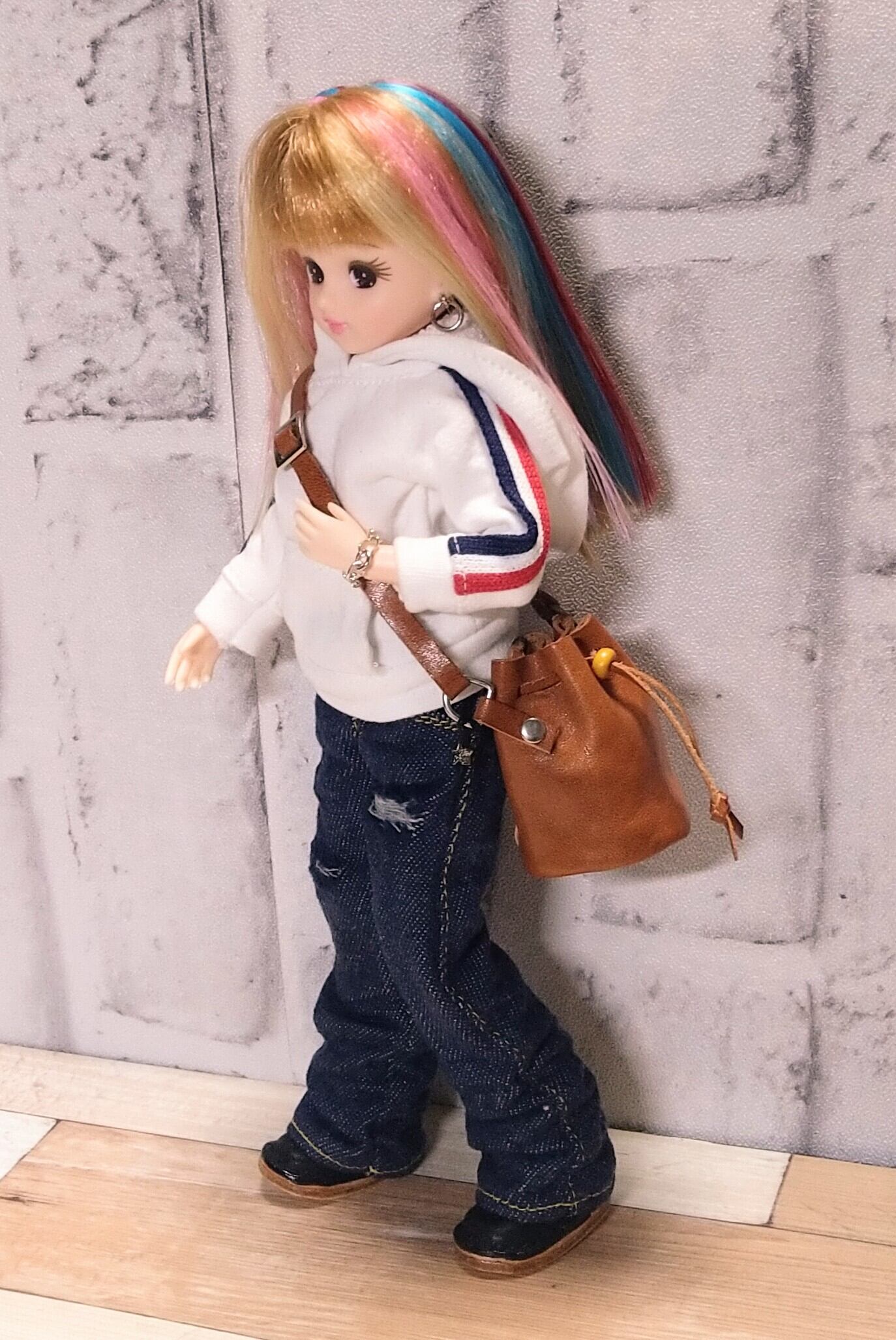 バケツ型のミニチュアショルダーバッグ