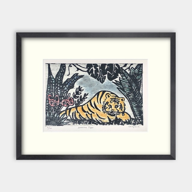 Sumatra Tiger in Jungle／ジャングルのスマトラタイガー