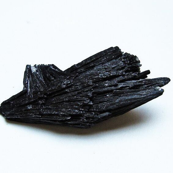 ブラック カイヤナイト 原石 一点物 171-7562