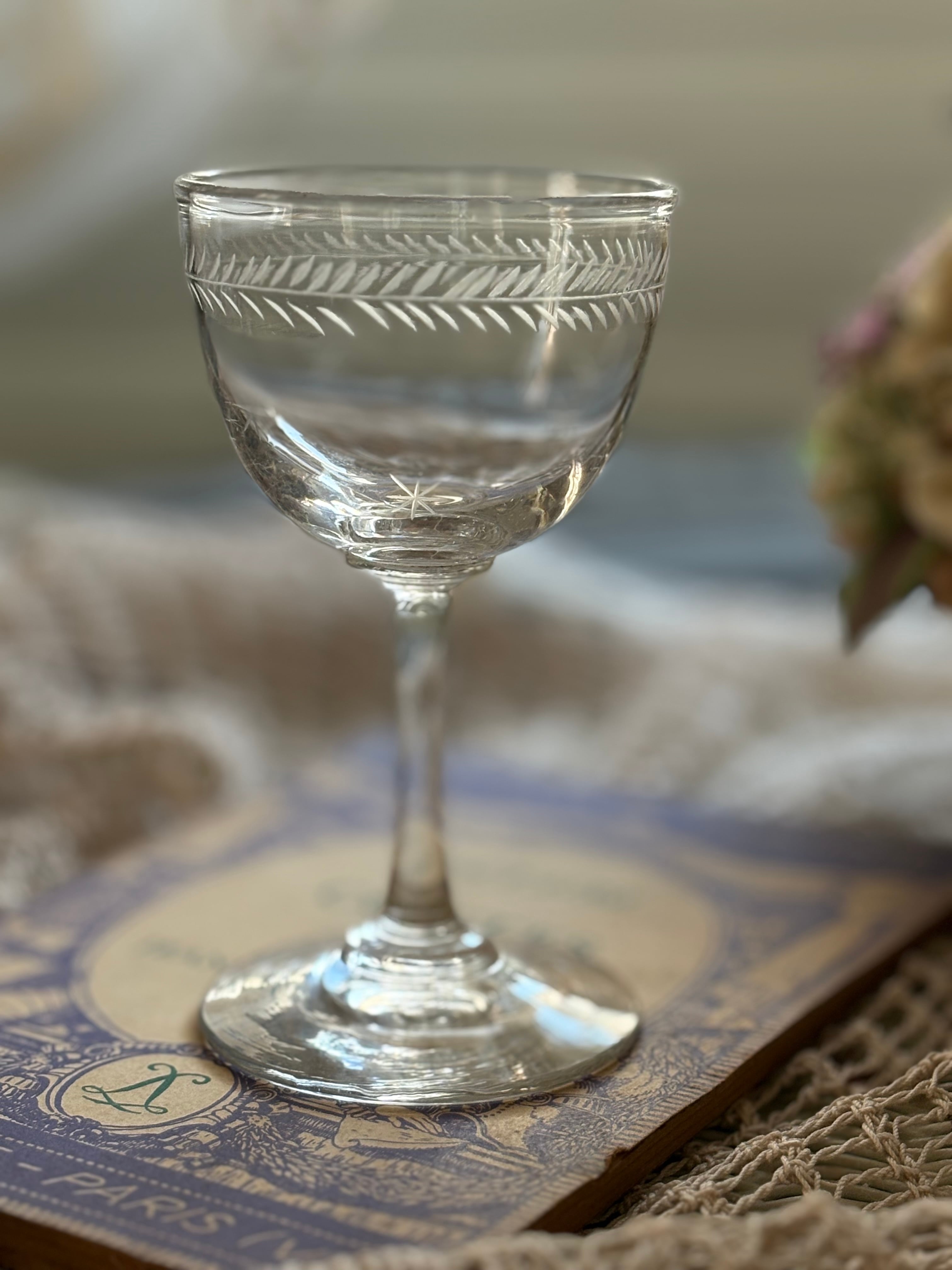 イギリス Vintage シェリーグラス 星 リキュールグラス ガラス器 パフェグラス グラス前菜 ワイングラス