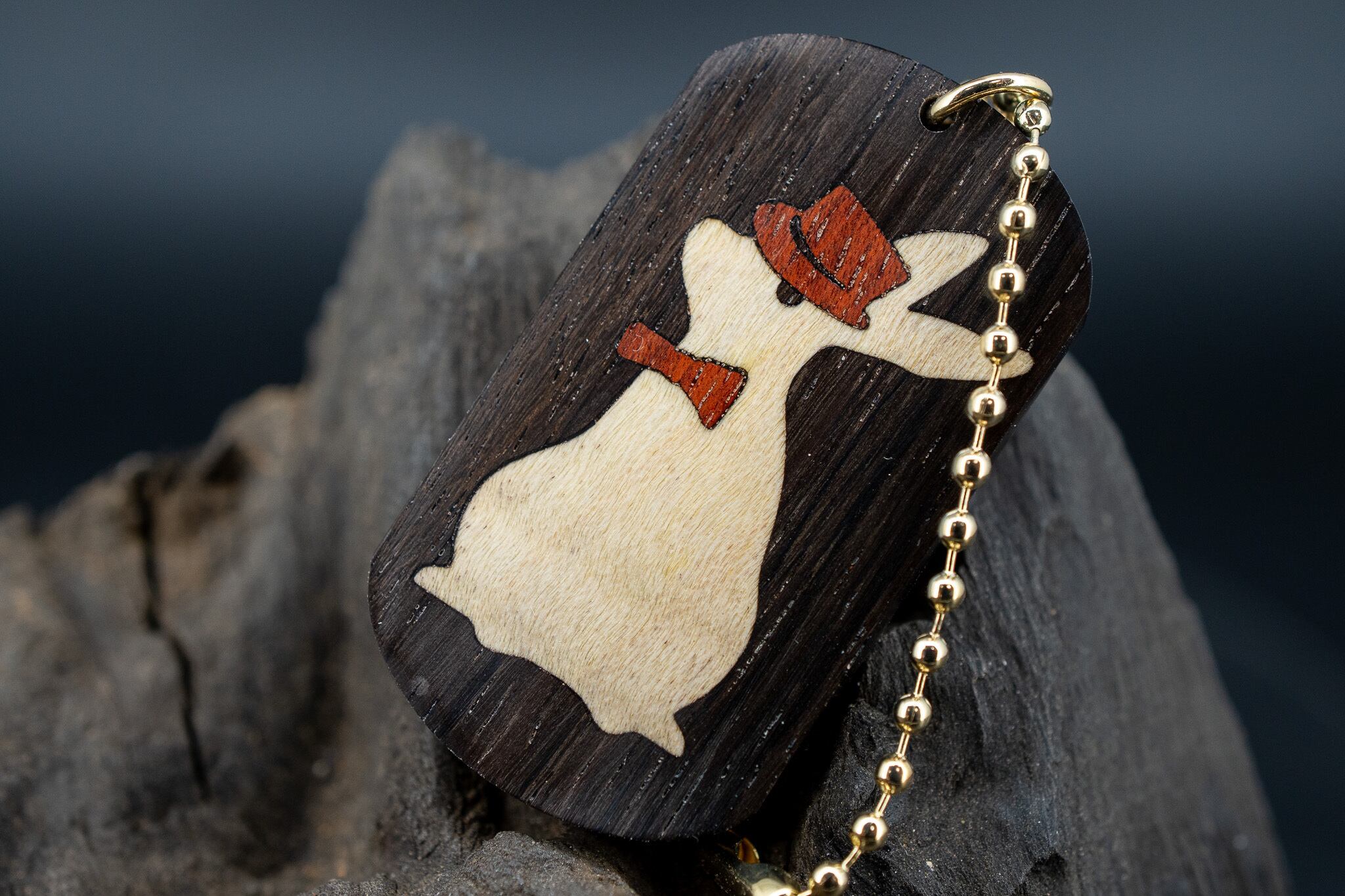 【音楽業界屈指の銘木】 ハカランダ ドッグタグ 象嵌 三月ウサギ