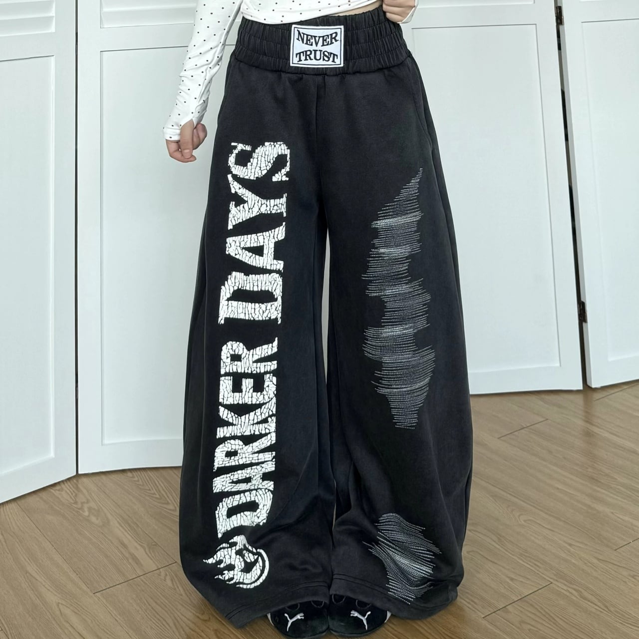 ロゴグラフィックダメージライクワイドスウェットパンツ 1col R02474