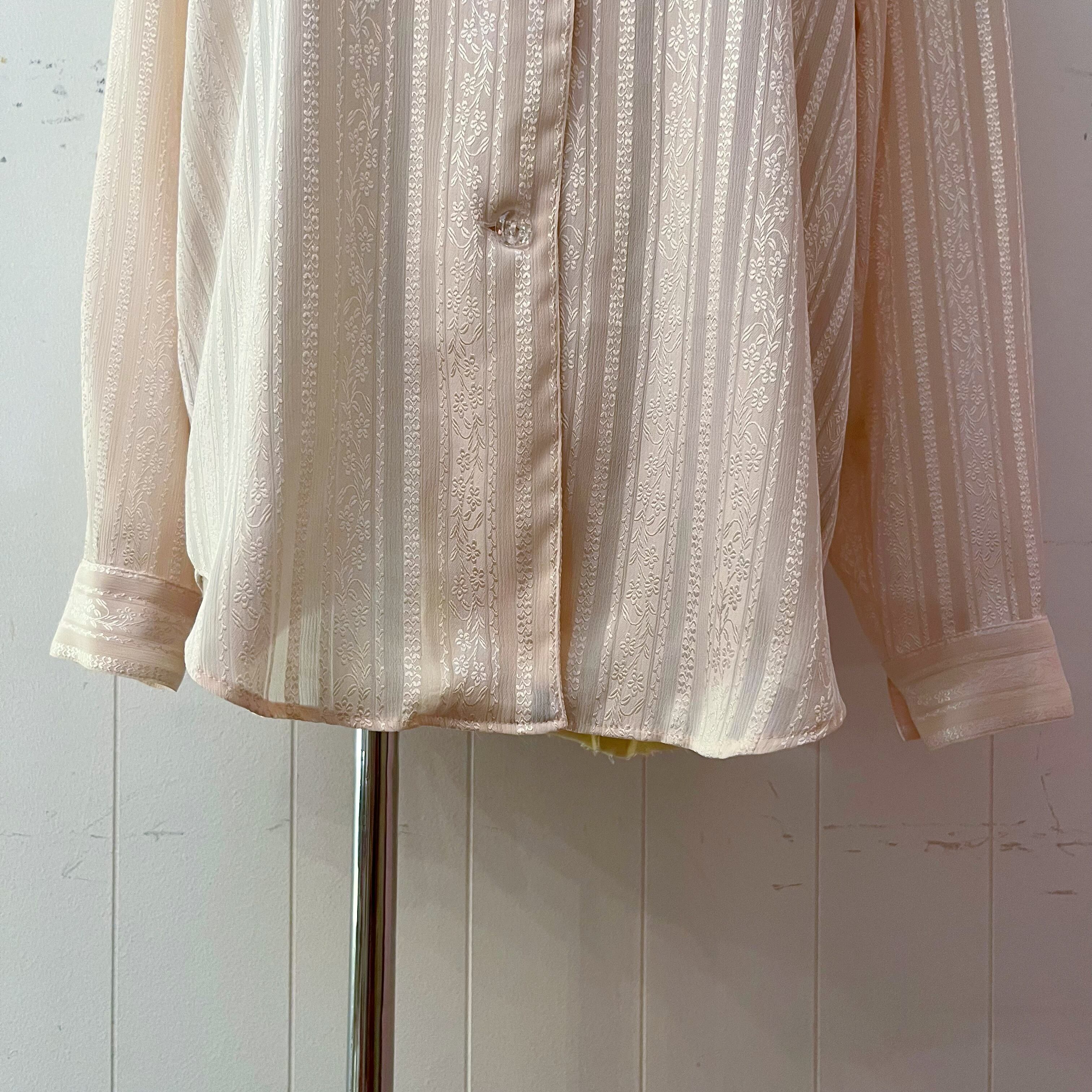 clear button cream stripe blouse