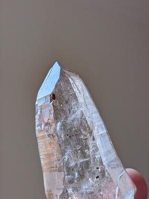 ヒマラヤ水晶（貫入水晶・赤鉄鉱共生） ⭓ ポイント原石 ⭔ ネパール・ガネーシュヒマール産