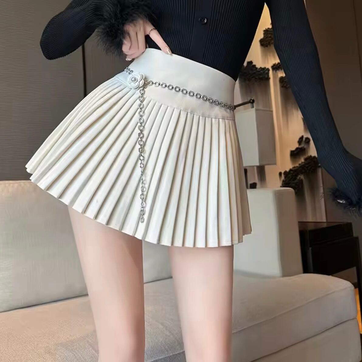 チェーンプリーツミニスカート