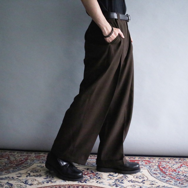 3-tuck straight silhouette dark brown super wide slacks