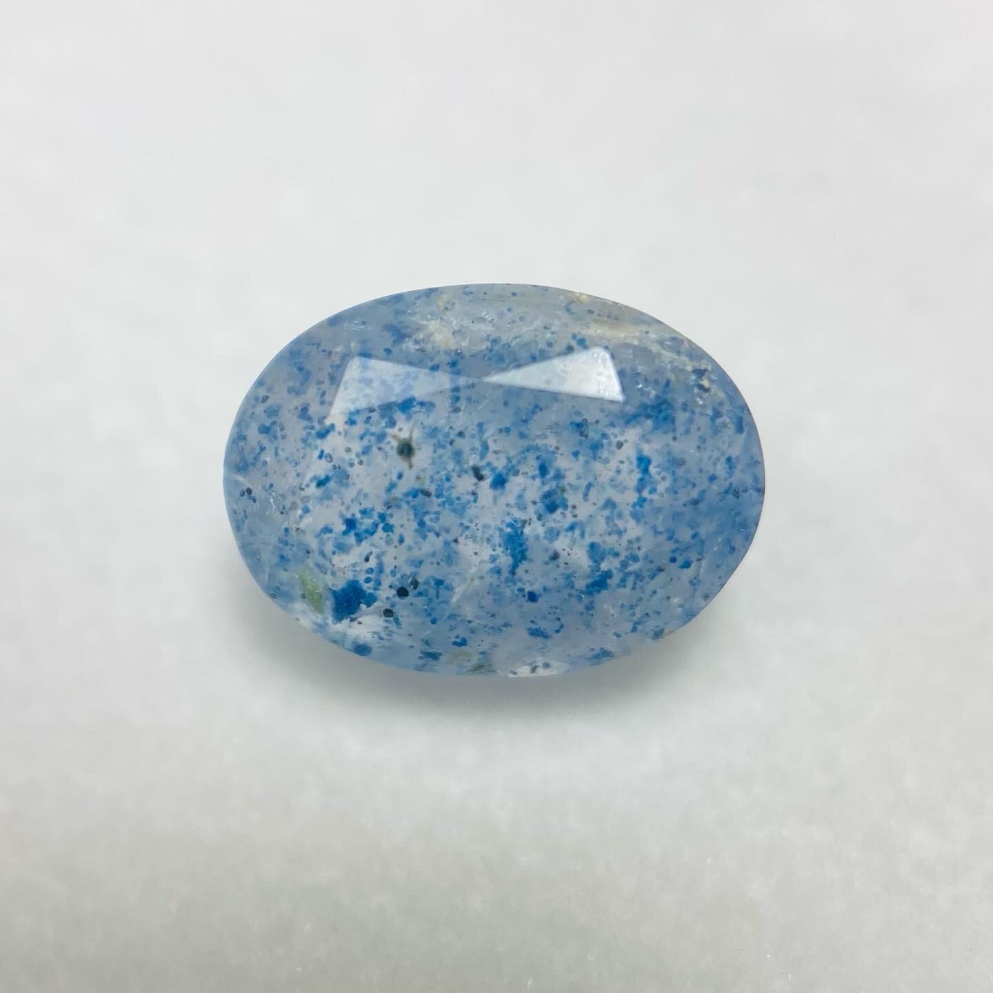 空を閉じ込めたラズライトインクオーツ