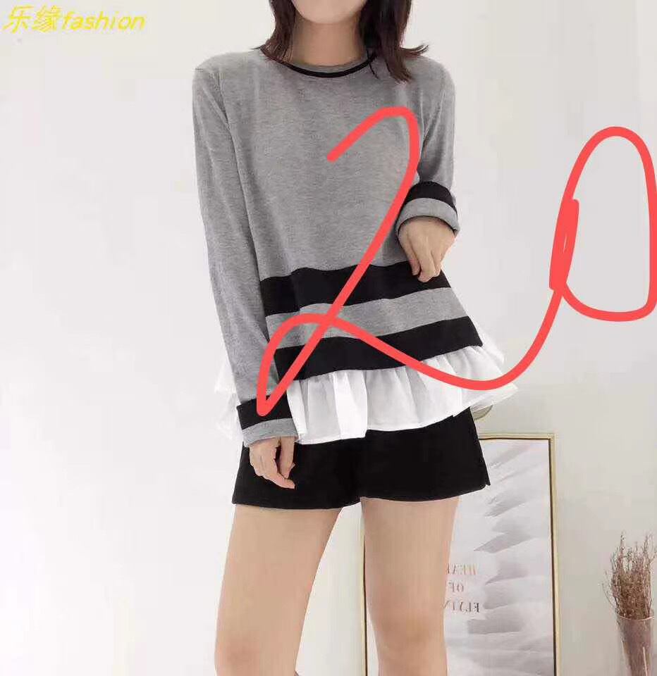 裾フレアトップス