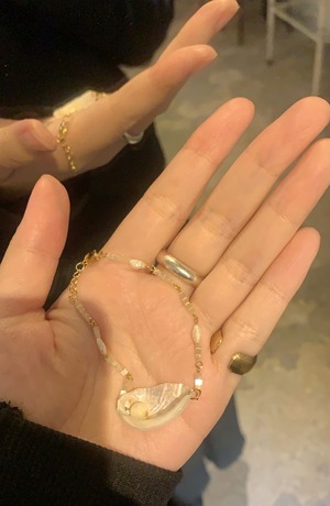 Whiteshell bracelet2