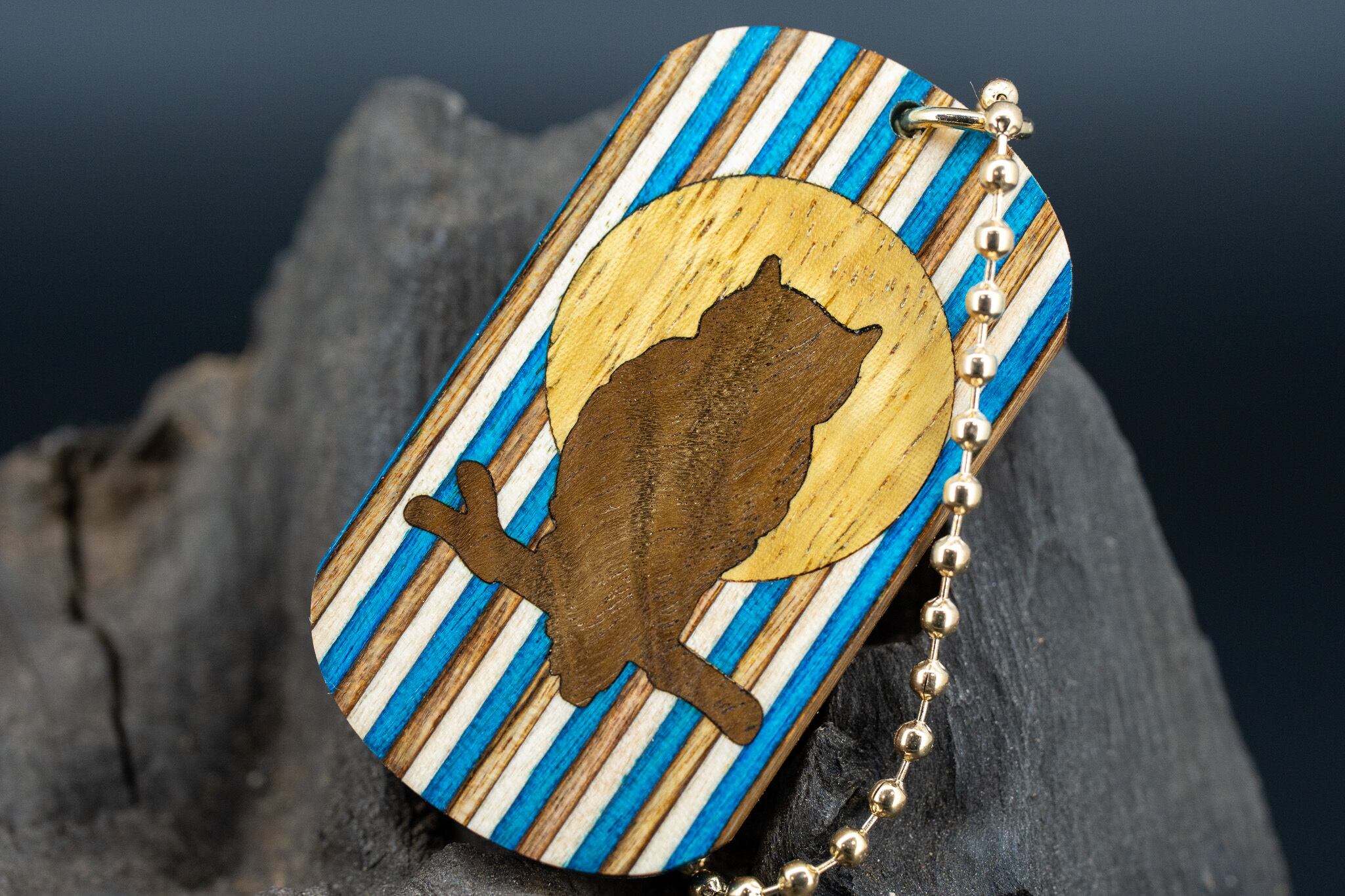 【 北国が育む麗しの木肌 】バーチ 寄木 ドッグタグ 象嵌 夜とミミズク