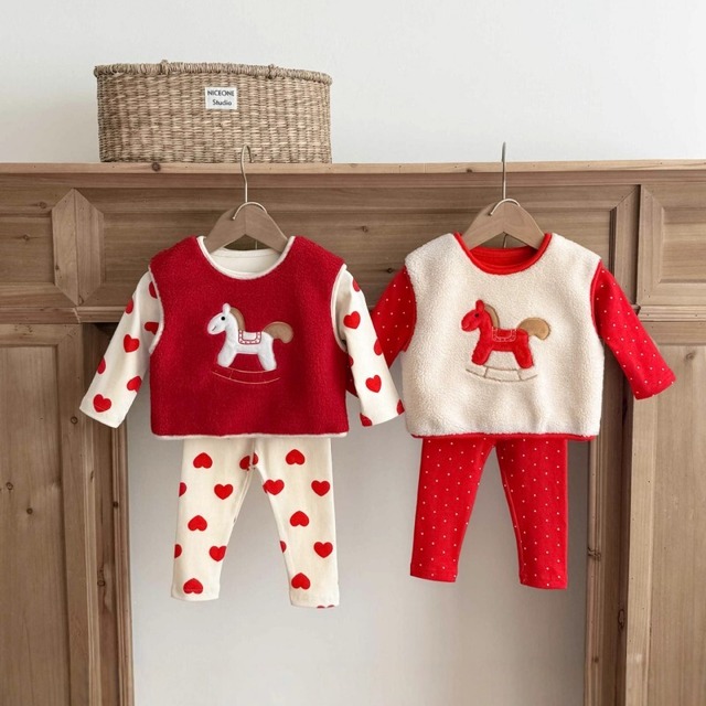 ベビー 冬新作　 馬さん　ベスト　OR ルームウェアセット