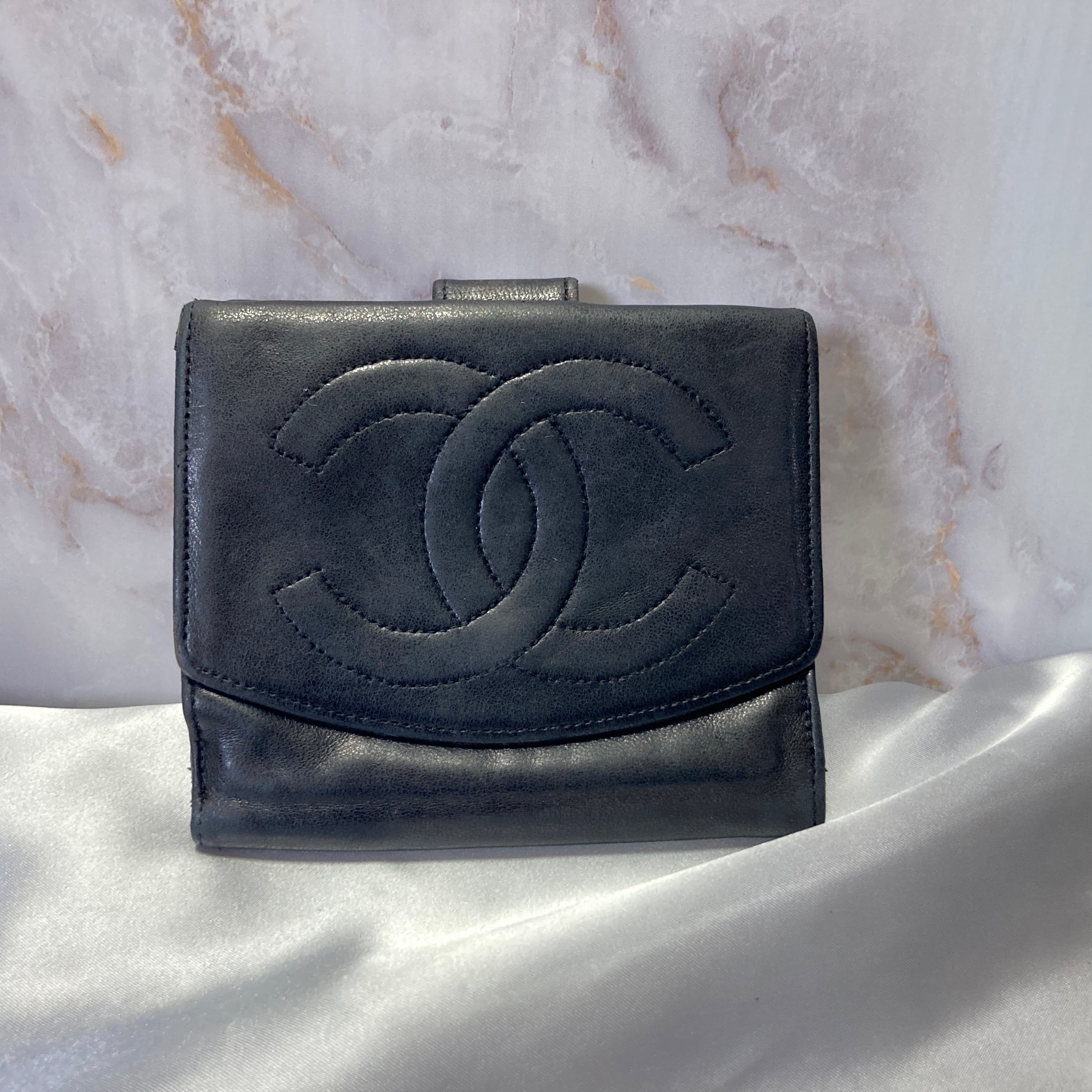 ★CHANEL★シャネル　ラムスキン　2つ折り財布