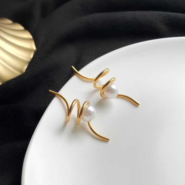 レトロ スパイラル パール ピアス　BM0214