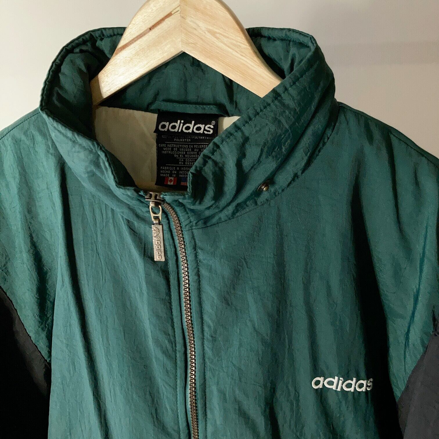 90's adidas ナイロンジャケット グリーン×ブラック 裏地 90's adidas ナイロンジャケット グリーン×ブラック 裏地