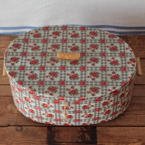 ドイツ　ヴィンテージ　裁縫箱　レトロなバラの模様の　ソーイングボックス