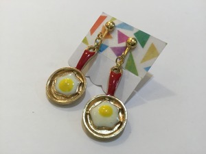 【ピアス変更可能】フライパンイヤリング