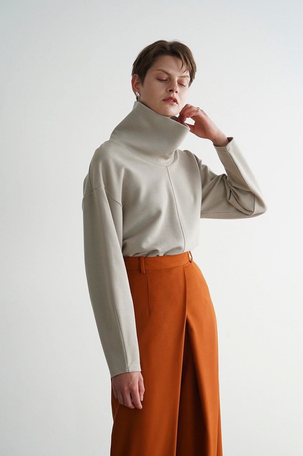 CLANE STAND NECK WIDE TOPS | FLICKA KOBE