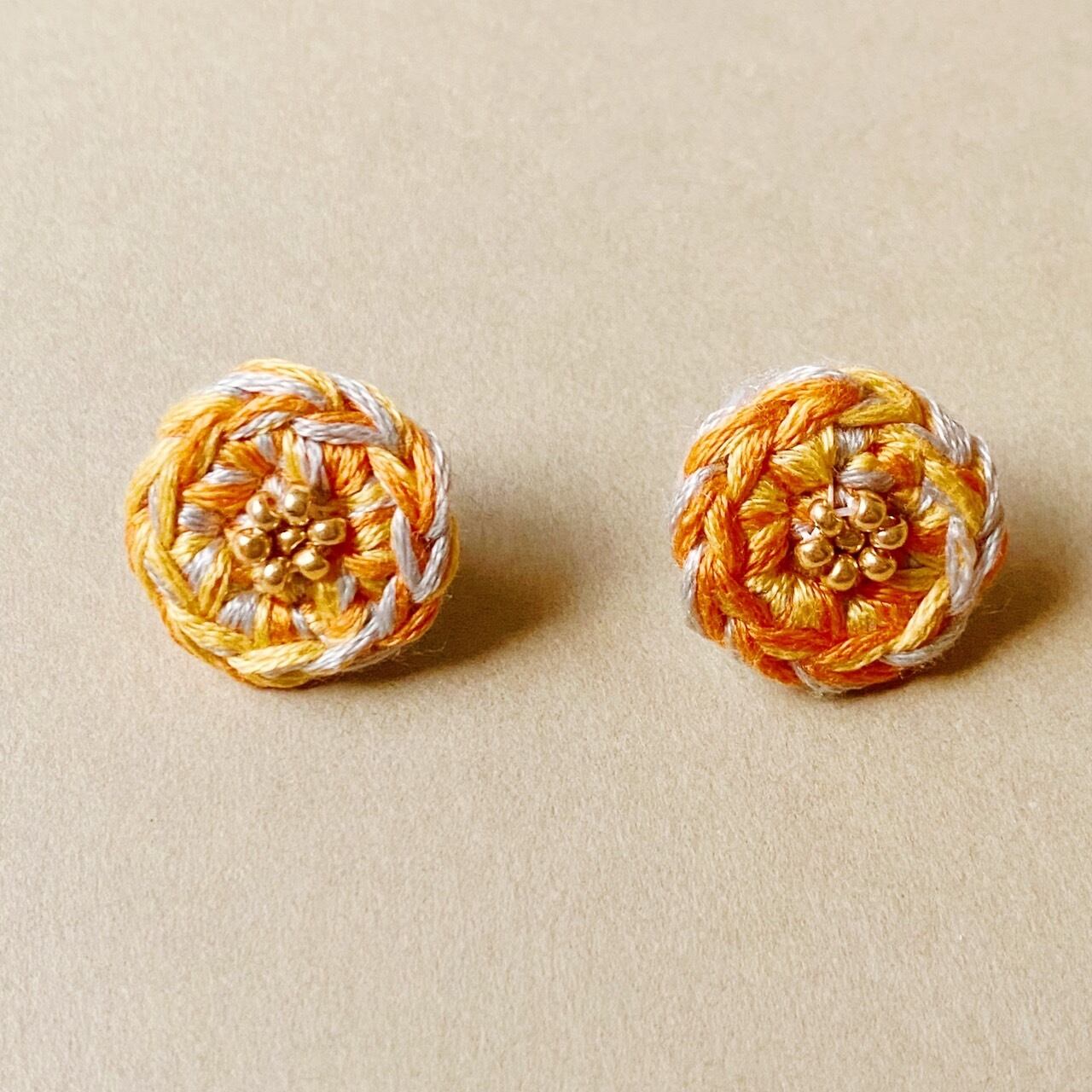 おはじき風刺繍ピアス｜和モダンカラー×サージカルステンレス | Kycha