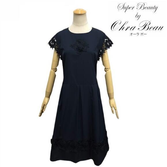スーパービューティー ワンピース 花モチーフ付 袖レース使い タフタ 2516026 ネイビー 2025年春夏 オーラボー Super Beauty 大人かわいい服 大人スタイル キレイメ レディース アパレル 女性 M L LL 30代 40代 50代 60代