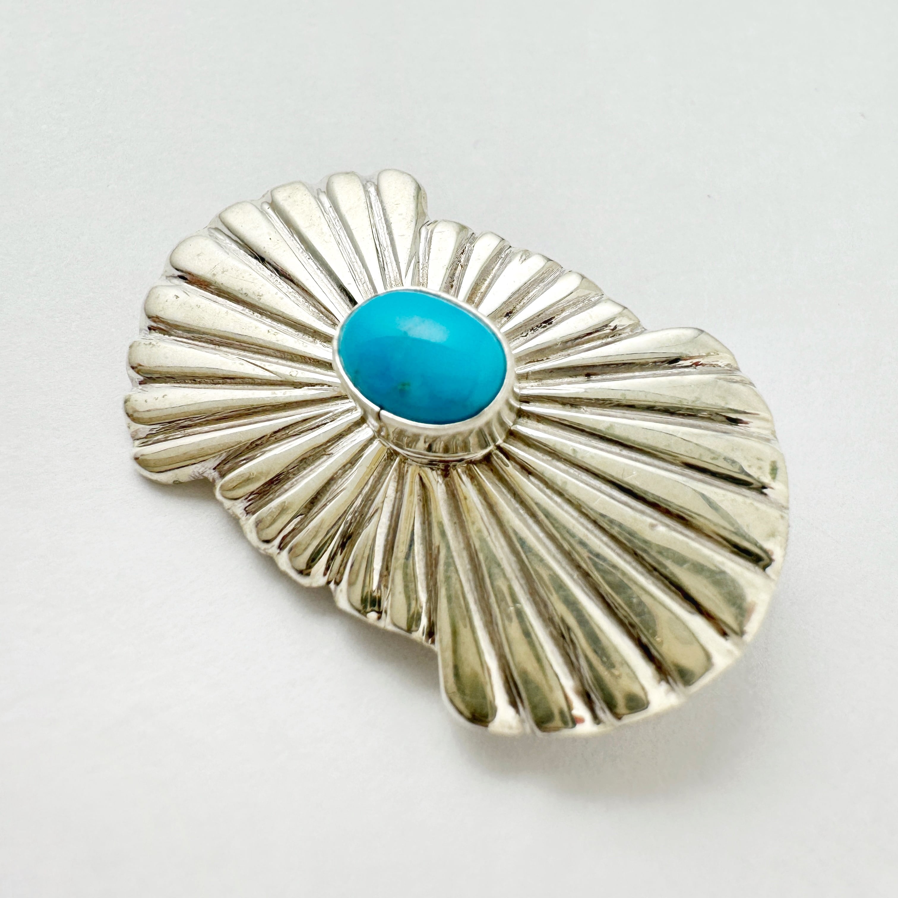 Indian Jewelry》横 オーバルコンチョ キングマン ターコイズ ブローチ