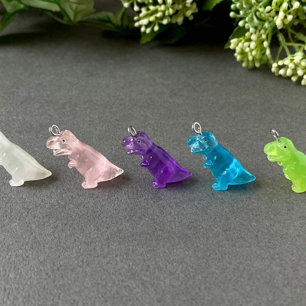 カラフルクリア恐竜アクリルチャーム(30mm)