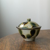 横田屋窯　三彩点打ち蓋物（小）
