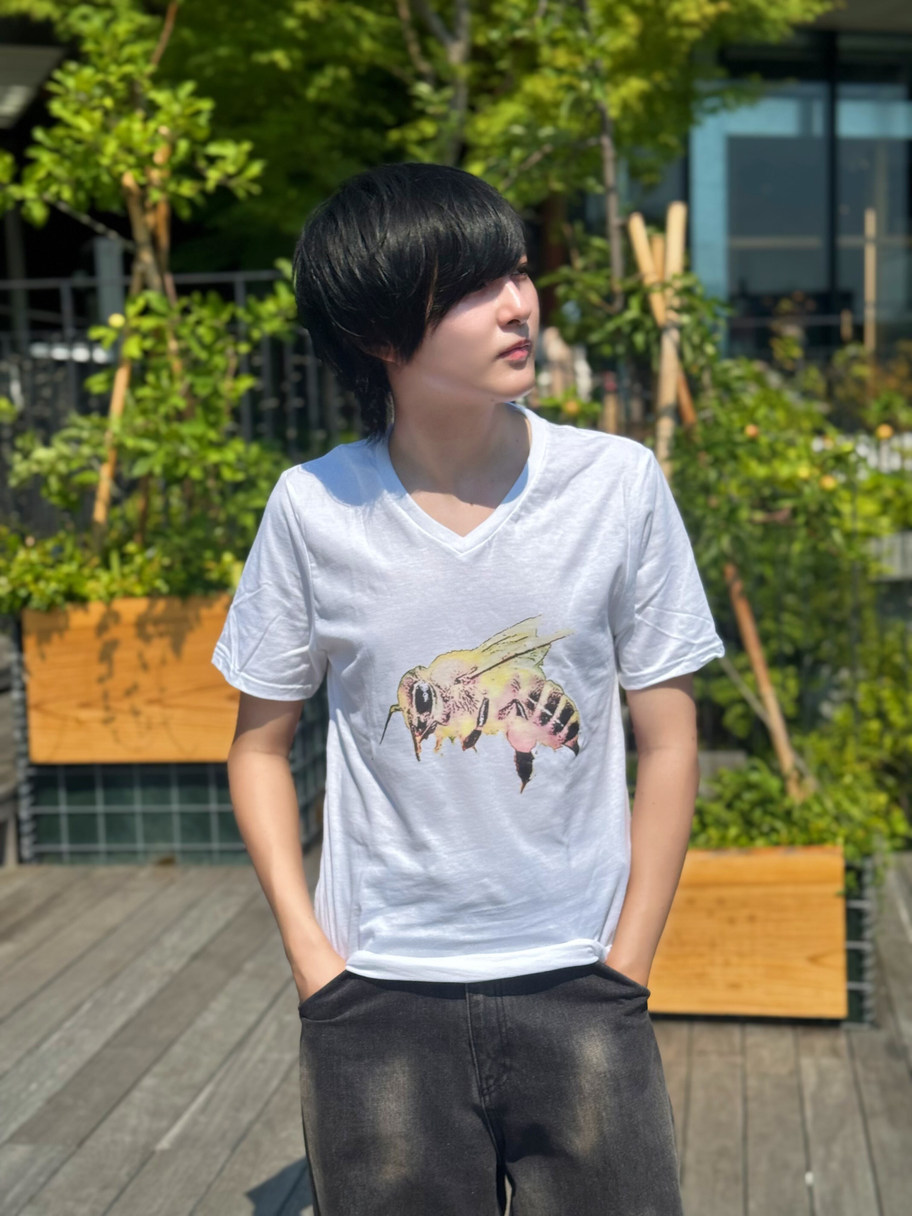 ユニセックス】ニホンミツバチVネックTシャツ | -Papilio Ulysses