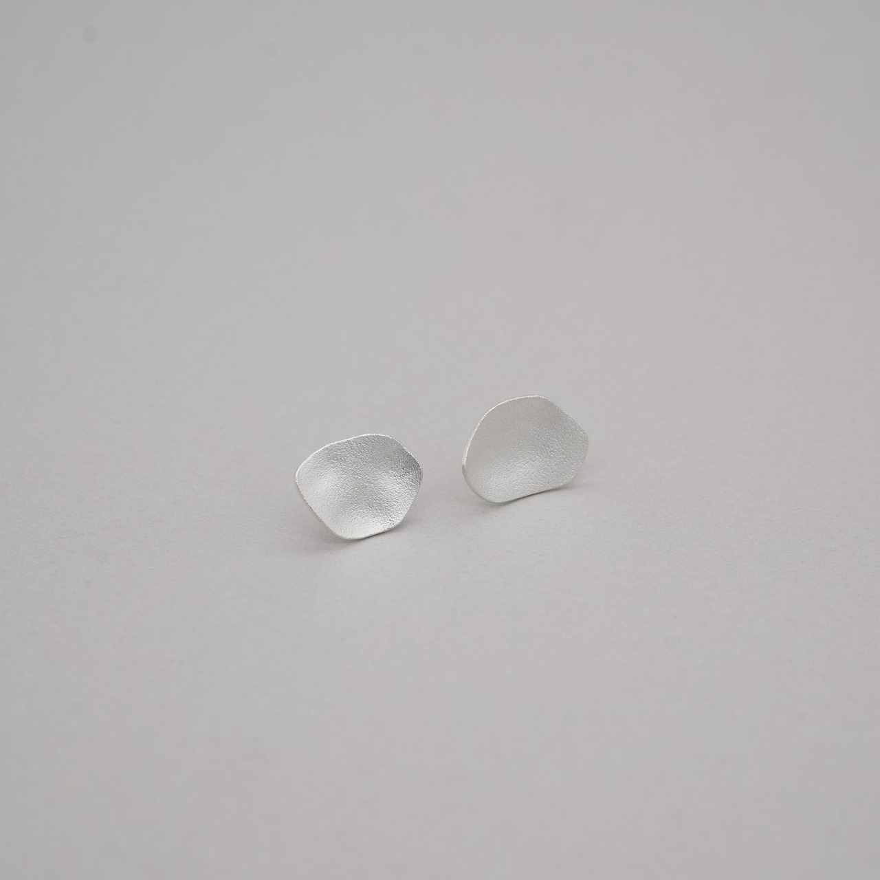 hatsuyuki　（純銀/K18）　Pierced　earring　（M）