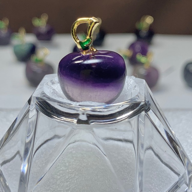 42.フローライトりんご・ペンダントトップ